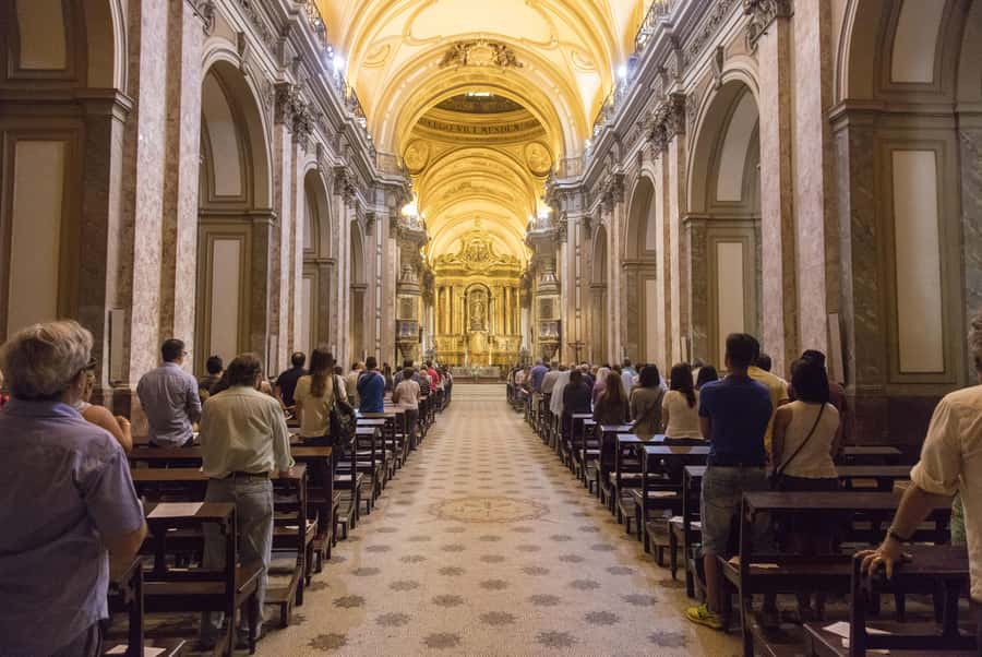 100% History and architecture of Buenos Aires - Meeting at the Pyramid of May