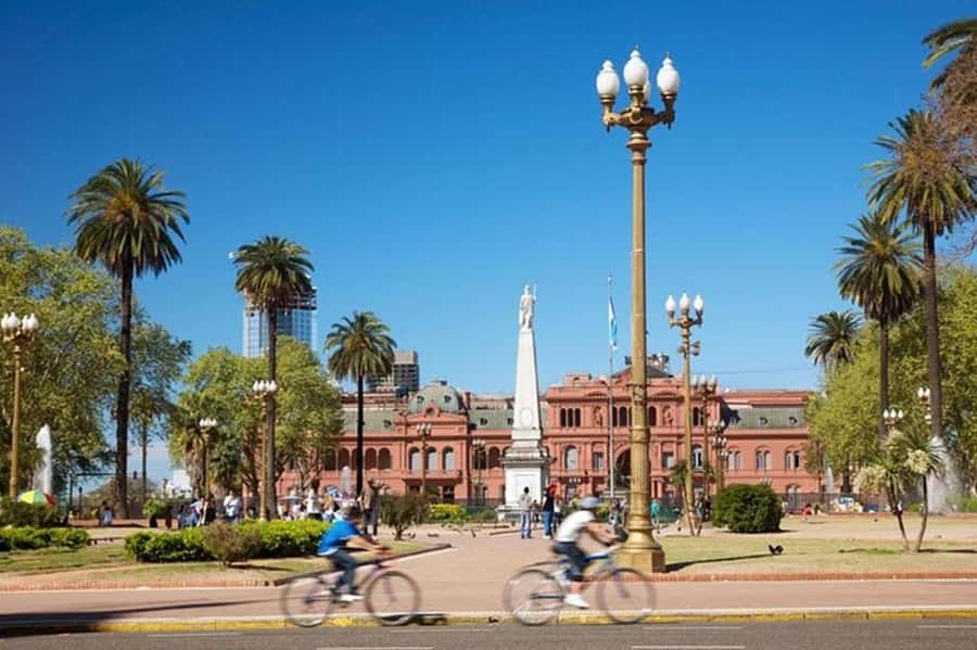 5hs Small Group City Tour of Buenos Aires with Street Food - San Telmo and the route toward La Boca
