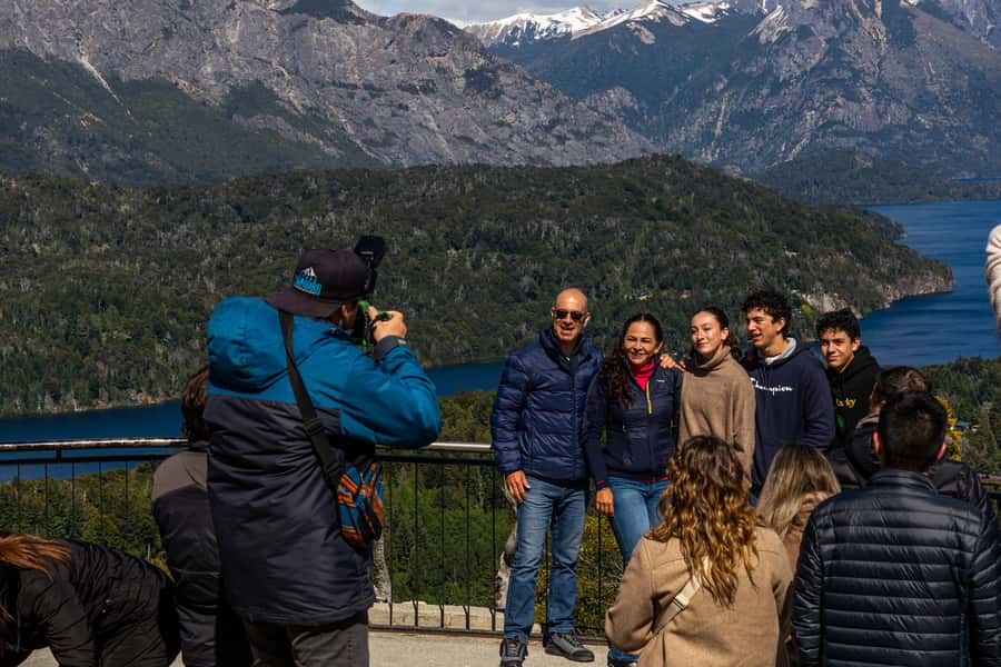 Bariloche: Circuito Chico, iconic postcards of Bariloche in a single tour - Guide language and the human side of the tour