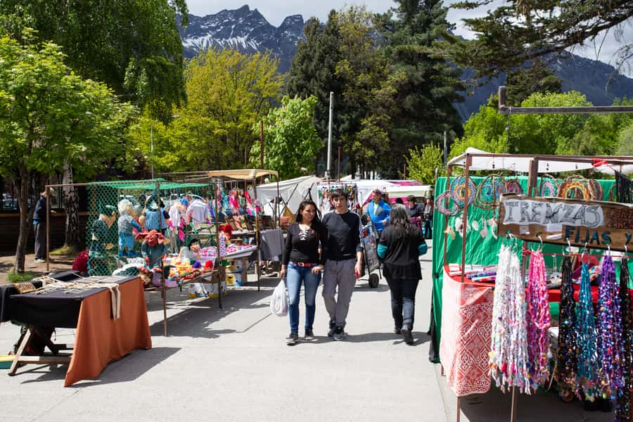 Bariloche: Full-Day El Bolsón and Puelo Lake Tour - Who will enjoy this day trip most