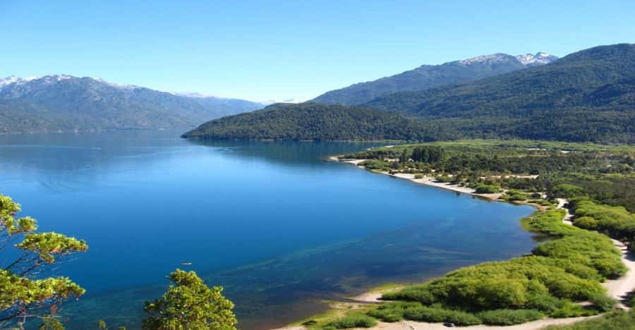 Bariloche: Full-Day El Bolsón and Puelo Lake Tour - The long road from Bariloche to El Bolsón