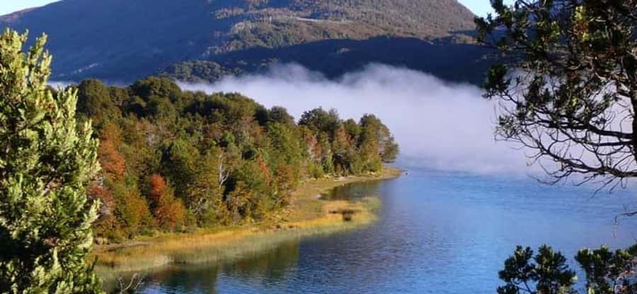 Bariloche: Full-Day El Bolsón and Puelo Lake Tour - Between the town and the lake