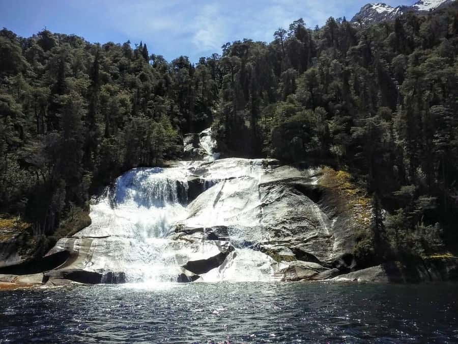 Bariloche: Puerto Blest and Cascada de los Cántaros (Waterfall of the Cantaros) - What the guide service adds