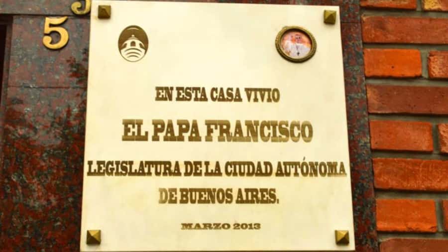 Buenos Aires 3-Hour Small Group Pope Francis Tour - Guide quality and the small-group experience