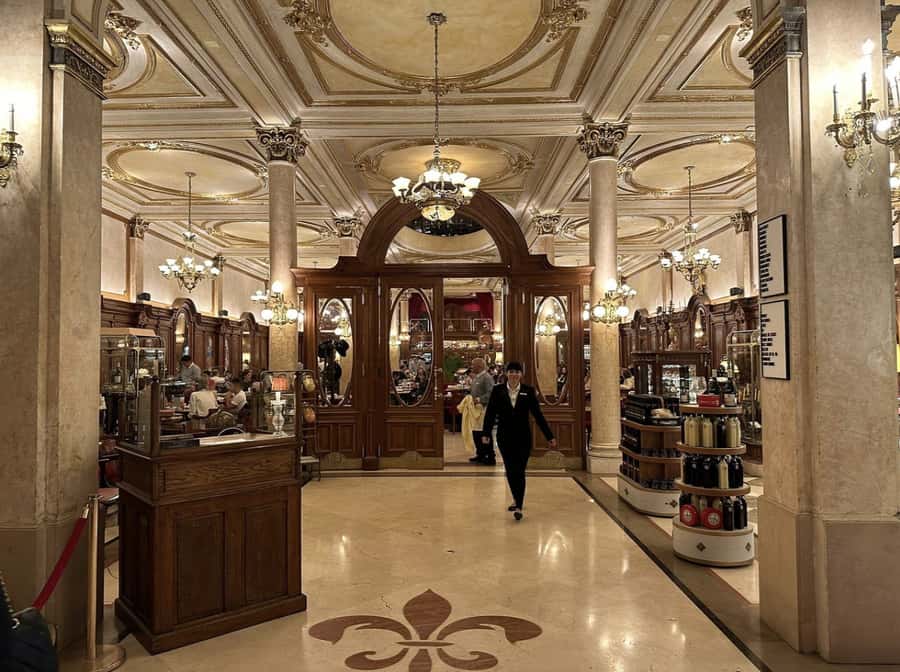 Buenos Aires: 7 Hour Small Group "BA 101" Walk - Teatro Colón, Plaza Lavalle, and the city’s big avenues