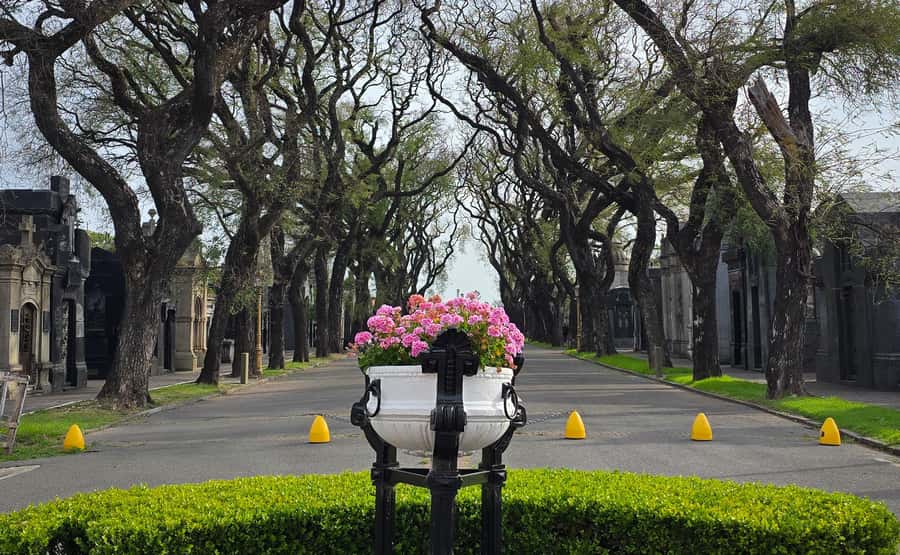 Buenos Aires: Chacarita, The Largest Cemetery In Argentina - Jorge Newbery and Argentina’s public heroes