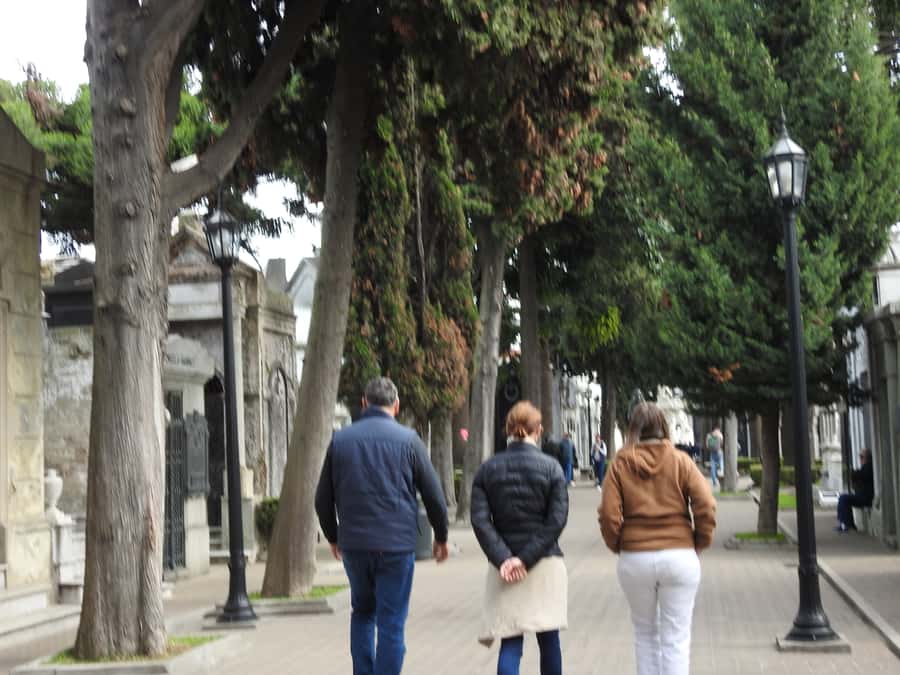 Buenos Aires: City Highlights Guided Tour with Transfer - The guide and driver shape the experience