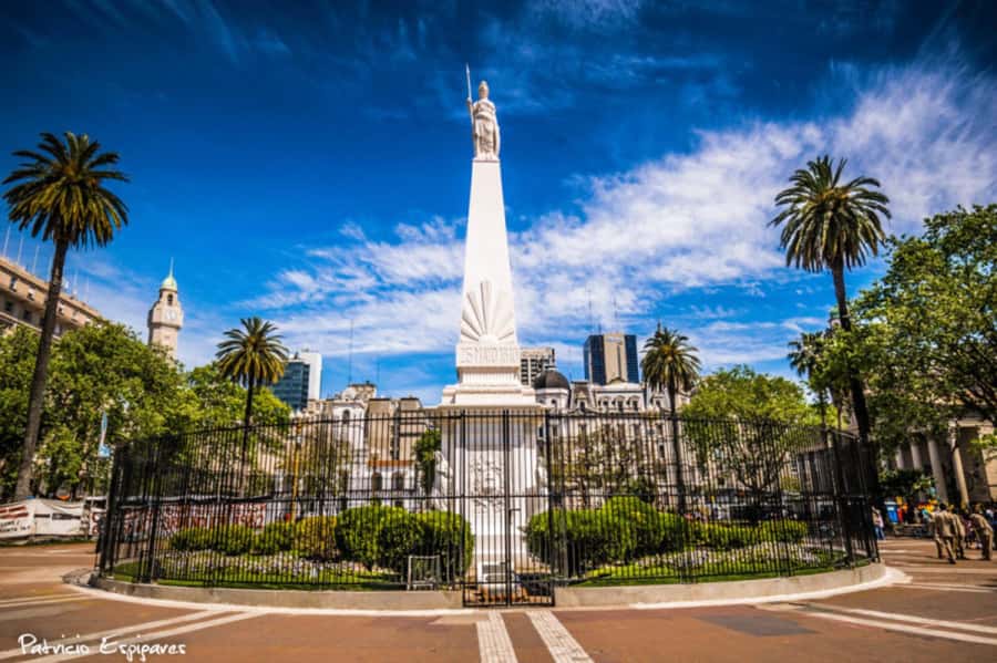 Buenos Aires: City Tour Porteno with Wine Tasting - Floralis Genérica and the elegant side of Recoleta
