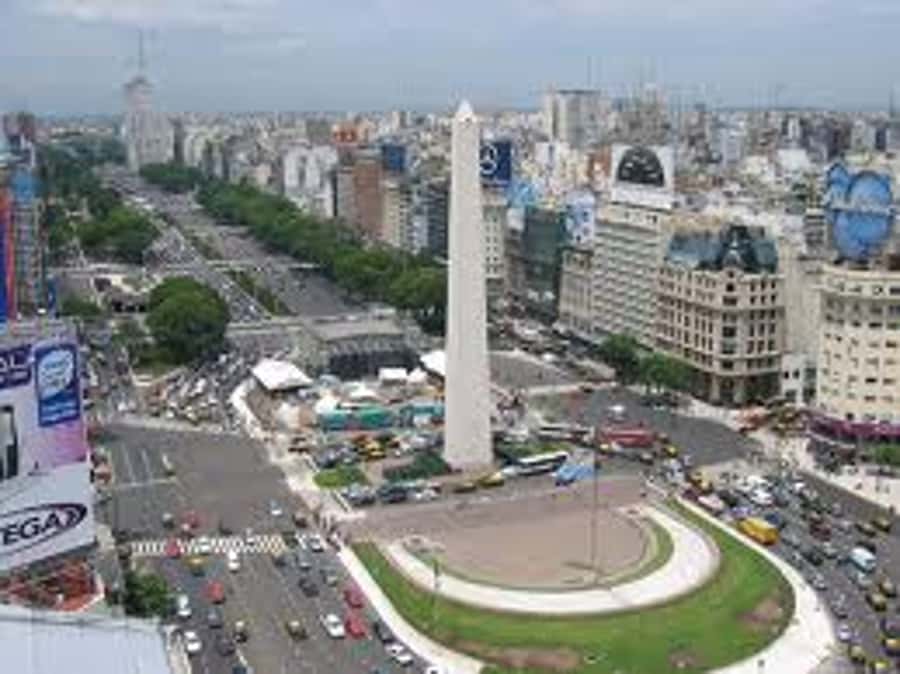 Buenos Aires City Tour with Luxury Lunch - Plaza de Mayo and the Political Heart of the City