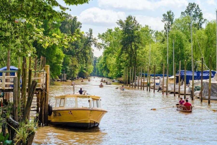Buenos Aires: Classic Delta of Tigre Boat Tour - Boarding the boat in Tigre City