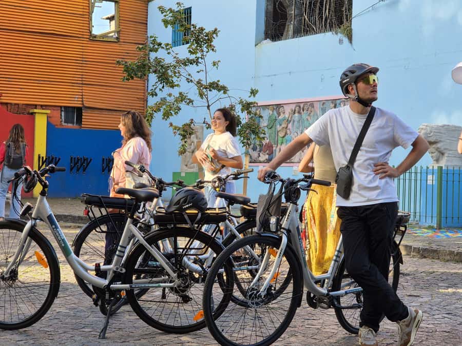 Buenos Aires: E-Bike Tour in the South Circuit of Buenos Aires - San Telmo, Plaza Dorrego, and the city below the pavement