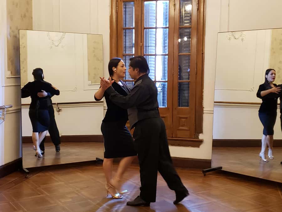 Buenos Aires: Group tango class with mate and snacks - A Buenos Aires tango afternoon with a social side