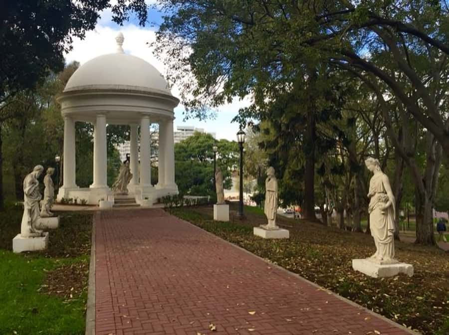 Buenos Aires : Highlights Walking Tour With A Guide - Price, group size, and what you actually receive