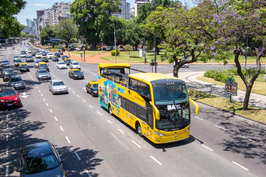 Buenos Aires Hop-On Hop-Off Bus and Exclusive Benefits - Plaza de Mayo, the Obelisk, and the city center