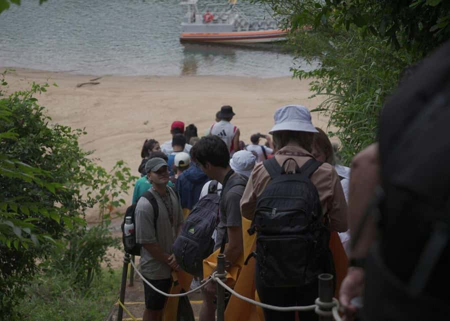 Buenos Aires: Iguazú Falls with Boat Ride & Optional Flight - How the guides shape the day