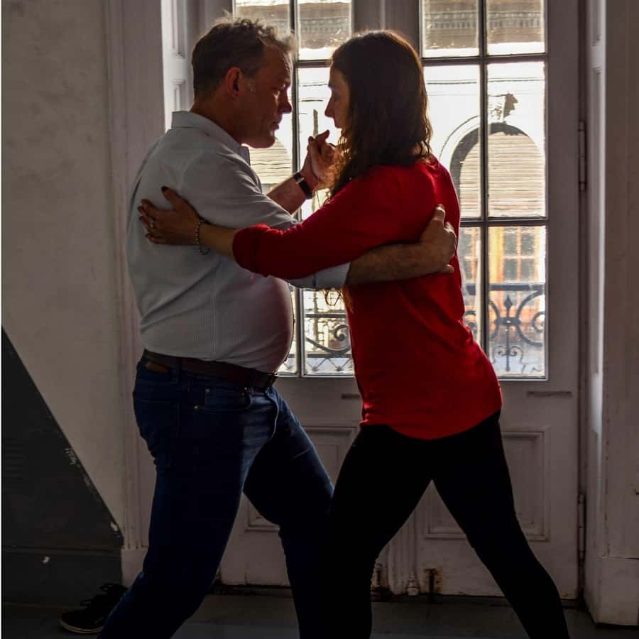 Buenos Aires: Intimate Tango Experience - Starting with the embrace and first steps