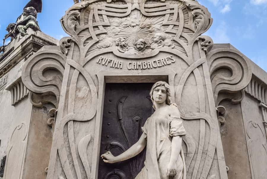 Buenos Aires: La Recoleta Cemetery Guided Tour in English - Why Recoleta Cemetery deserves two hours