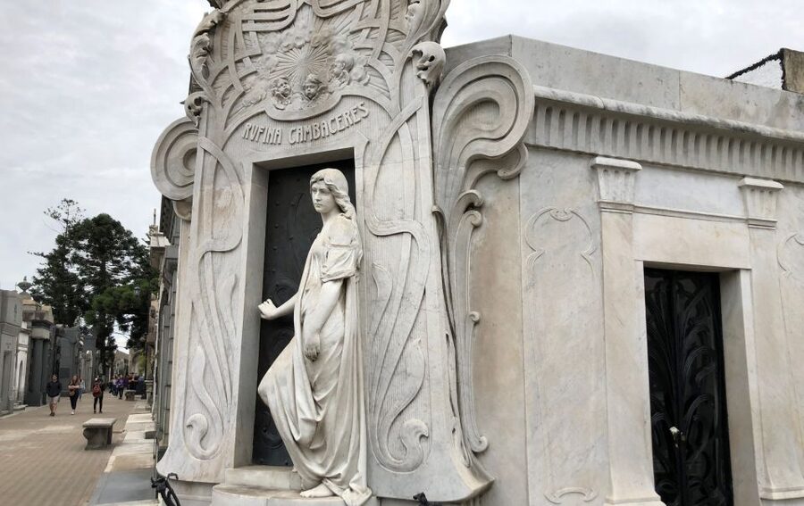 Buenos Aires: La Recoleta Cemetery Guided Tour in English - Presidents, powerful families, and the city behind the gates