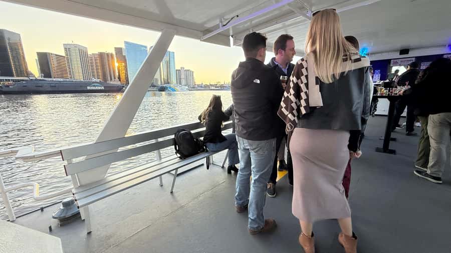 Buenos Aires: Puerto Madero Sunset Cruise with Open Bar - Is there commentary about Buenos Aires?