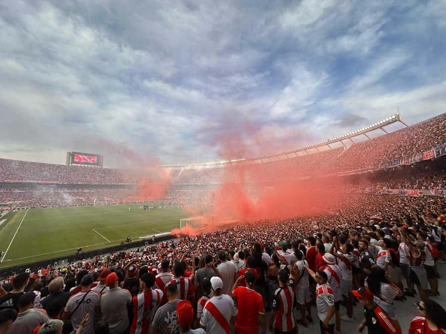 Buenos Aires: See a River Plate game with transport & local - Watching River Plate with local supporters