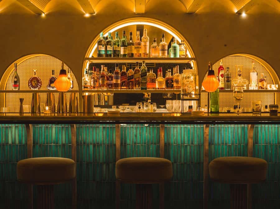 Buenos Aires: Speakeasy & Mixology Bar Tour with Cocktails - Stop one: finding the hidden speakeasy