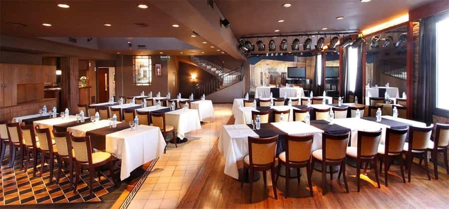 Buenos Aires: Tango Show at El Viejo Almacen - The live show: four couples, singers, and Los Lamas