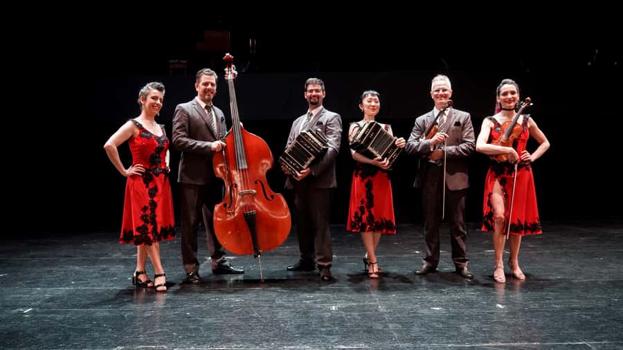 Buenos Aires: Tango Show at Tango Porteño & Optional Dinner - A tango show with a Broadway-sized frame