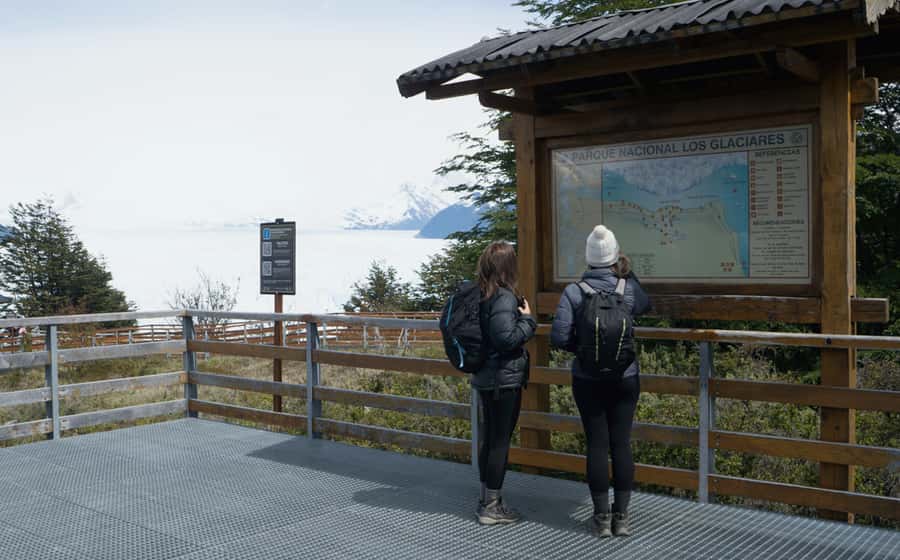 Calafate: Perito Moreno Glacier Guided Full-Day Tour - Curva de los Suspiros gives you the first reveal
