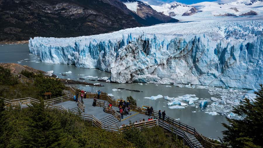 Calafate: Perito Moreno Glacier Guided Full-Day Tour - The footbridges are where the day earns its keep