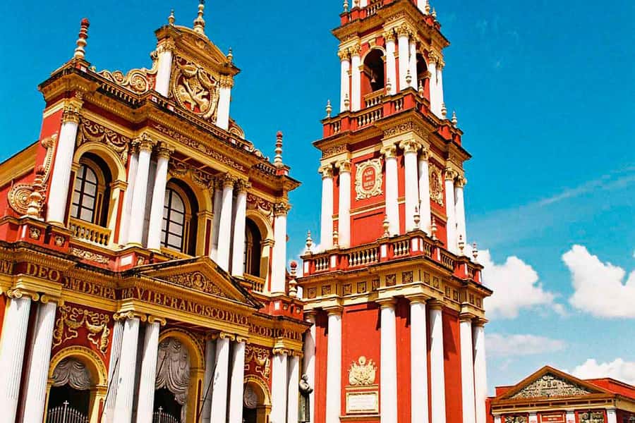 City Tour Salta and San Lorenzo - The Güemes and 20 de Febrero monuments