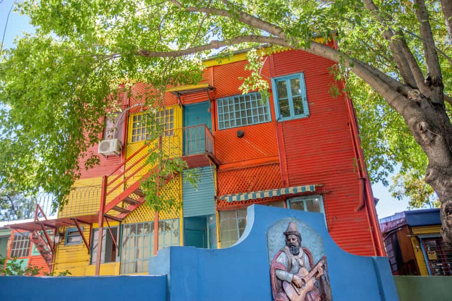 Classic City Tour of Buenos Aires: Neighborhoods and Emblems - Plaza de Mayo: the essential 20-minute stop