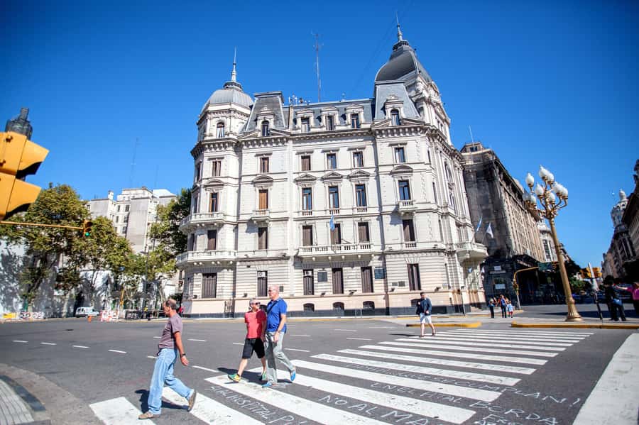Classic City Tour of Buenos Aires: Neighborhoods and Emblems - La Boca and Caminito: color, tango, and a useful pause