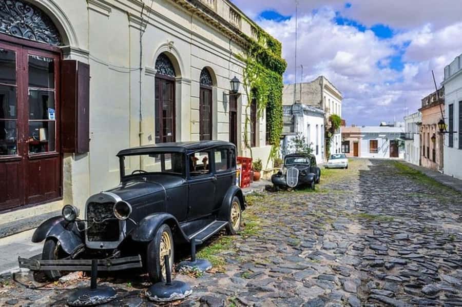 Colonia del Sacramento: Small-Group Day Trip - Entering Colonia’s UNESCO-listed Old Town