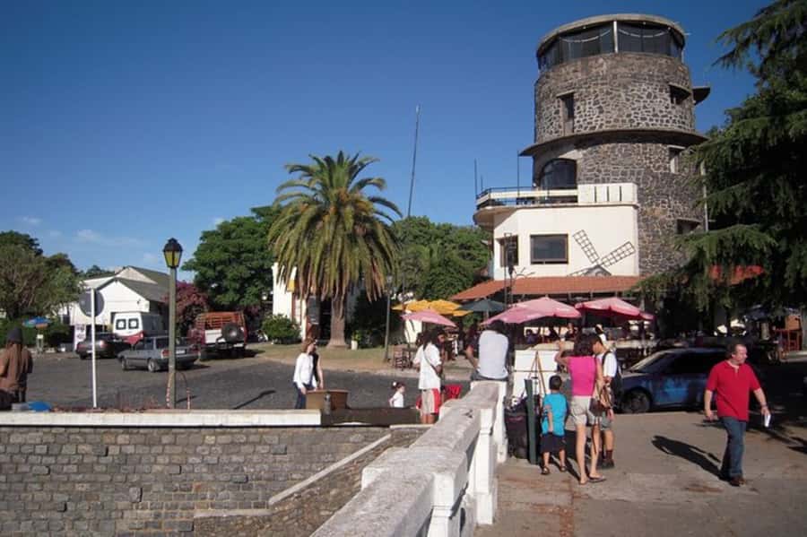 Colonia del Sacramento: Small-Group Day Trip - How the guide affects the day