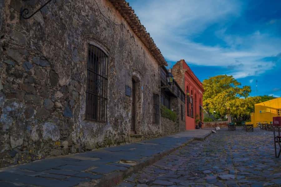 Colonia del Sacramento: Small-Group Day Trip - Pickup in Buenos Aires and the river crossing