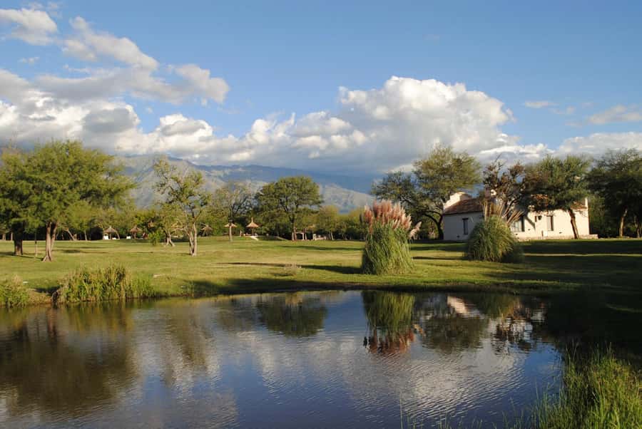 Cordoba: Full-day Tour to Traslasierras Valley - Guide quality, language, and group expectations
