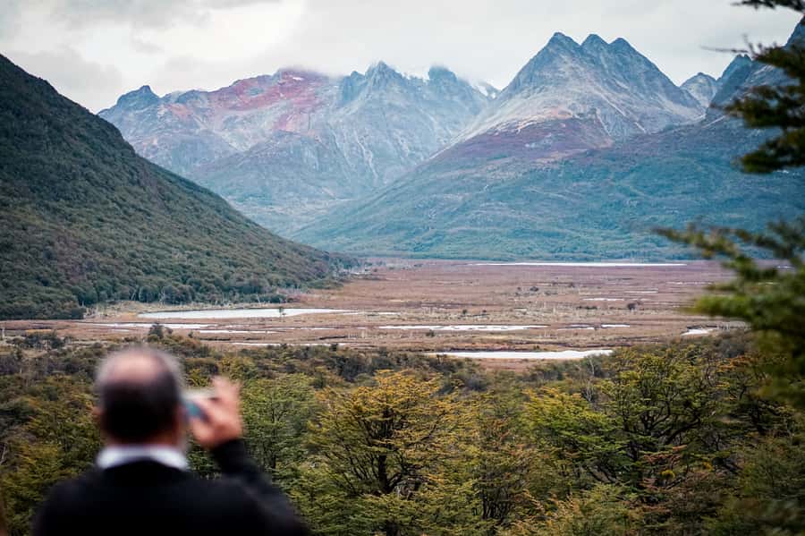 Crossing the Andes: Fagnano and Escondido lakes with lamb - Leaving Ushuaia for the Carbajal Valley