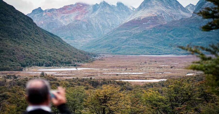 Crossing the Andes: Fagnano and Escondido lakes with lamb - Who will enjoy this Tierra del Fuego day?