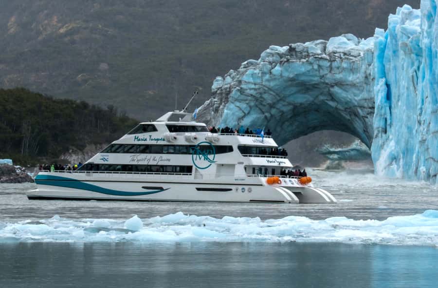El Calafate: Glaciers Gourmet Experience - Full Day Cruise - Seco, Heim, and Spegazzini from the outer decks