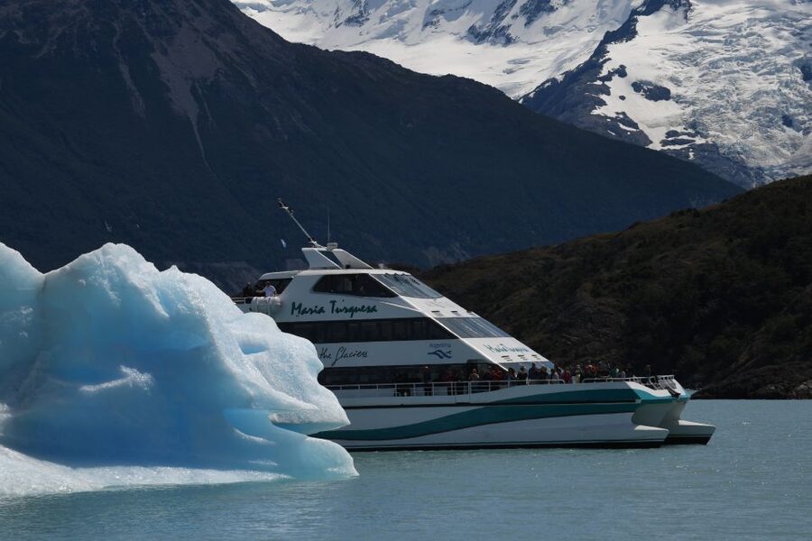 El Calafate: Glaciers Gourmet Experience - Full Day Cruise - Gourmet lunch, lunchboxes, and the long return