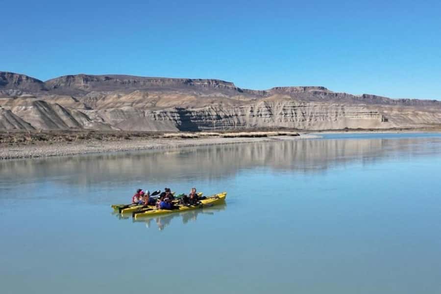 El Calafate: Kayak and Hike La Leona River Tour - Leaving El Calafate early in the morning