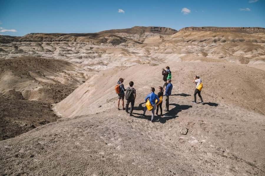 El Calafate: Kayak and Hike La Leona River Tour - Hiking the steppe for fossils and wildlife