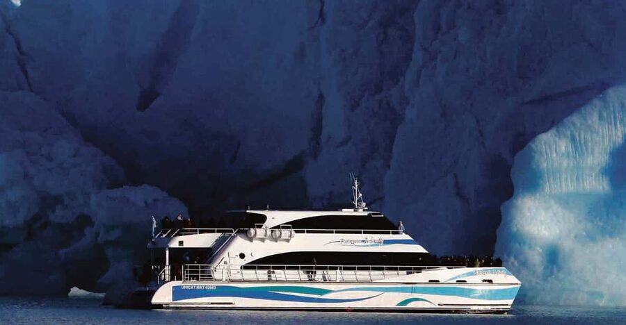 El Calafate: Spegazzini and Upsala Glaciers Boat Tour - Spegazzini Channel and the first glacier views