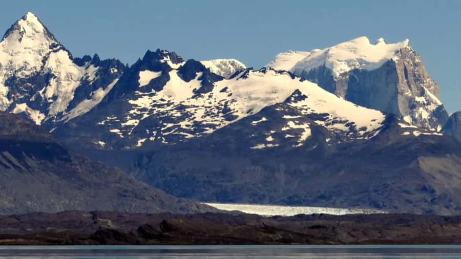 Estancia Cristina Discovery Adventure in El Calafate - Walking through the valley to Los Perros Waterfall