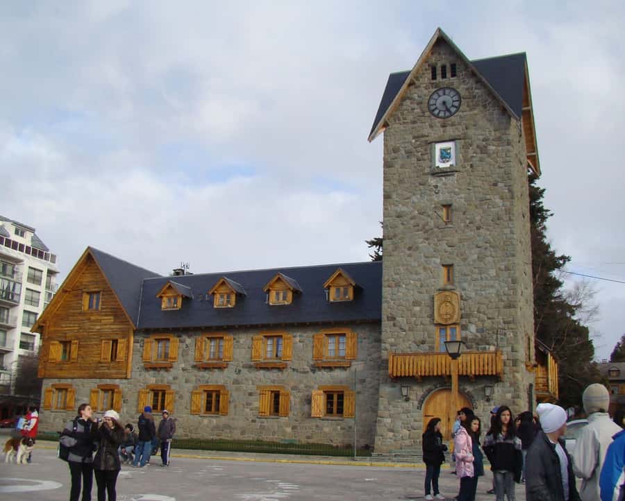From Bariloche: Half-Day Circuito Chico Sightseeing Tour - Guide quality and communication details