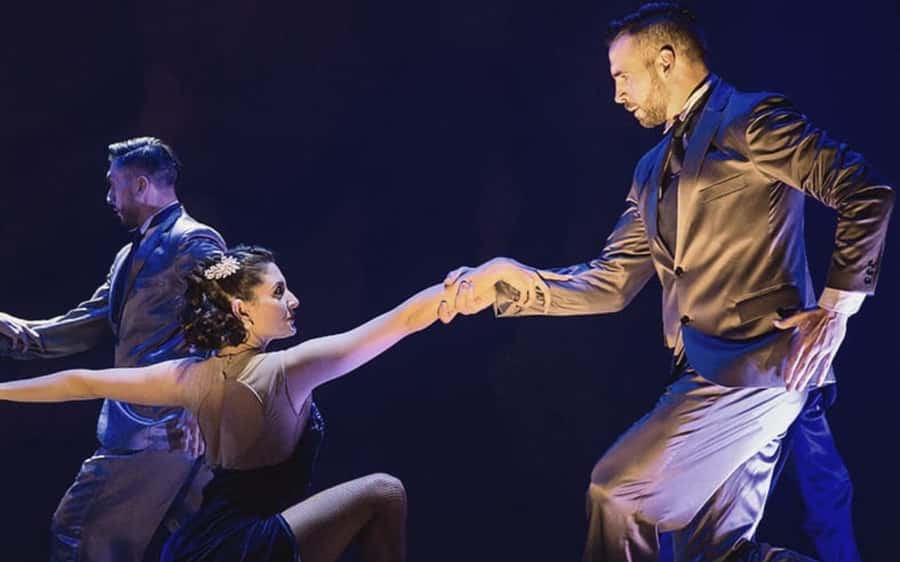 From Foz do Iguaçu: Madero Tango with dinner - A four-hour night across the Argentina border