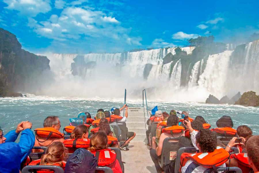 From Puerto Iguazu: Argentinian Iguazu Falls with Boat Ride - Six kilometers toward the falls