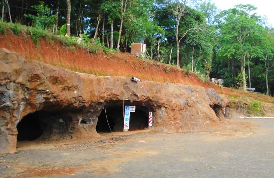 From Puerto Iguazu: San Ignacio Ruins and Wanda Mines Tour - The 240-kilometer ride to San Ignacio