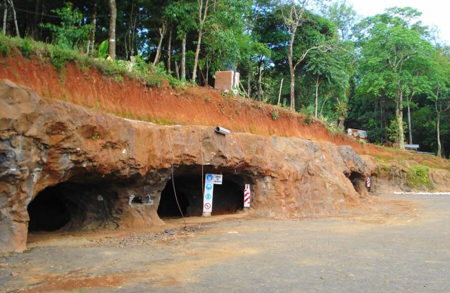 From Puerto Iguazu: San Ignacio Ruins and Wanda Mines Tour - Spanish guiding and group size
