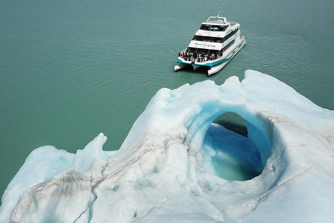 Gourmet Glaciers Navigation - The boat, guides, and onboard service